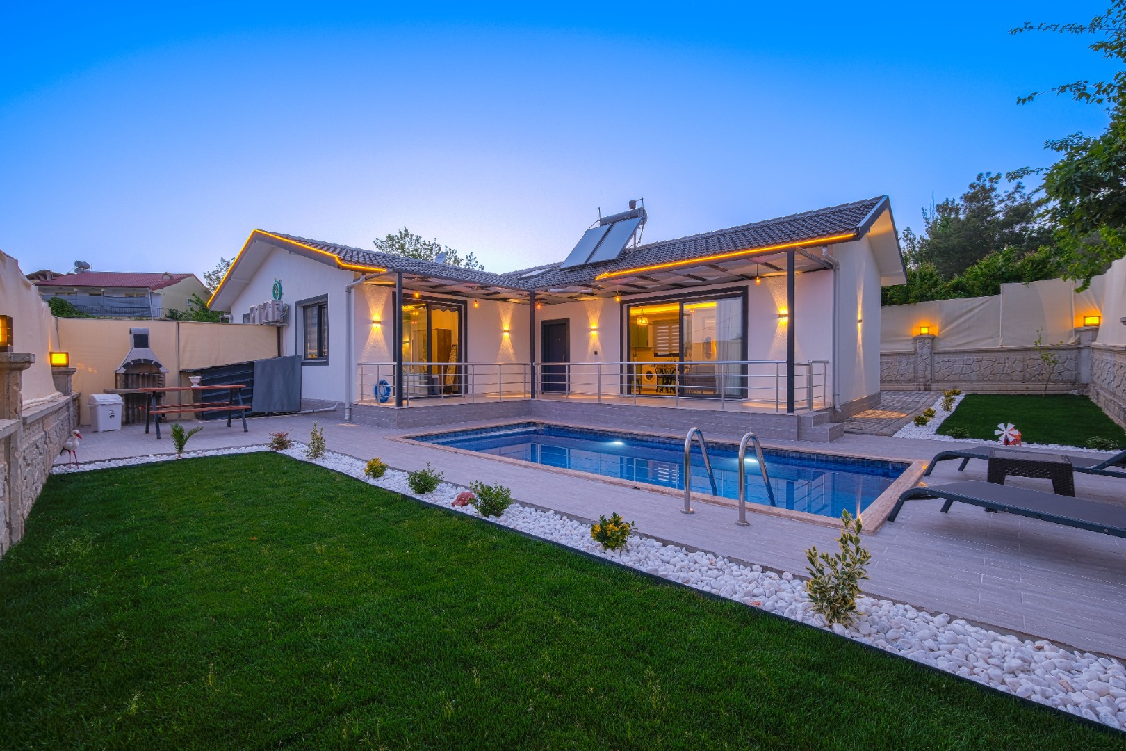 Villa Alaçat-2 | Korunaklı Havuz Alanı - Vilbox