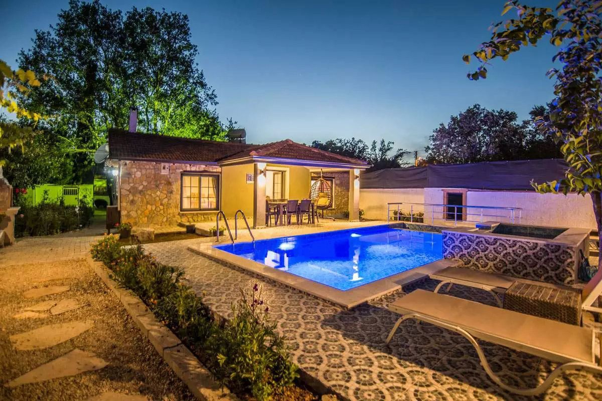 Villa Amor| Jakuzi| Korunaklı Havuz Alanı - Vilbox
