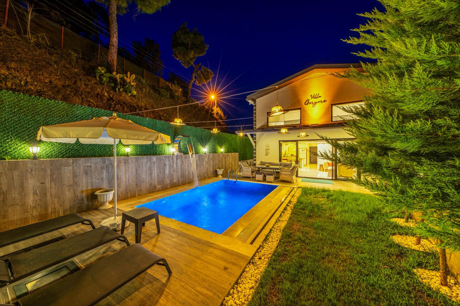 Villa Gregory |Korunaklı Havuz Alanı| Özel Bahçe - Vilbox