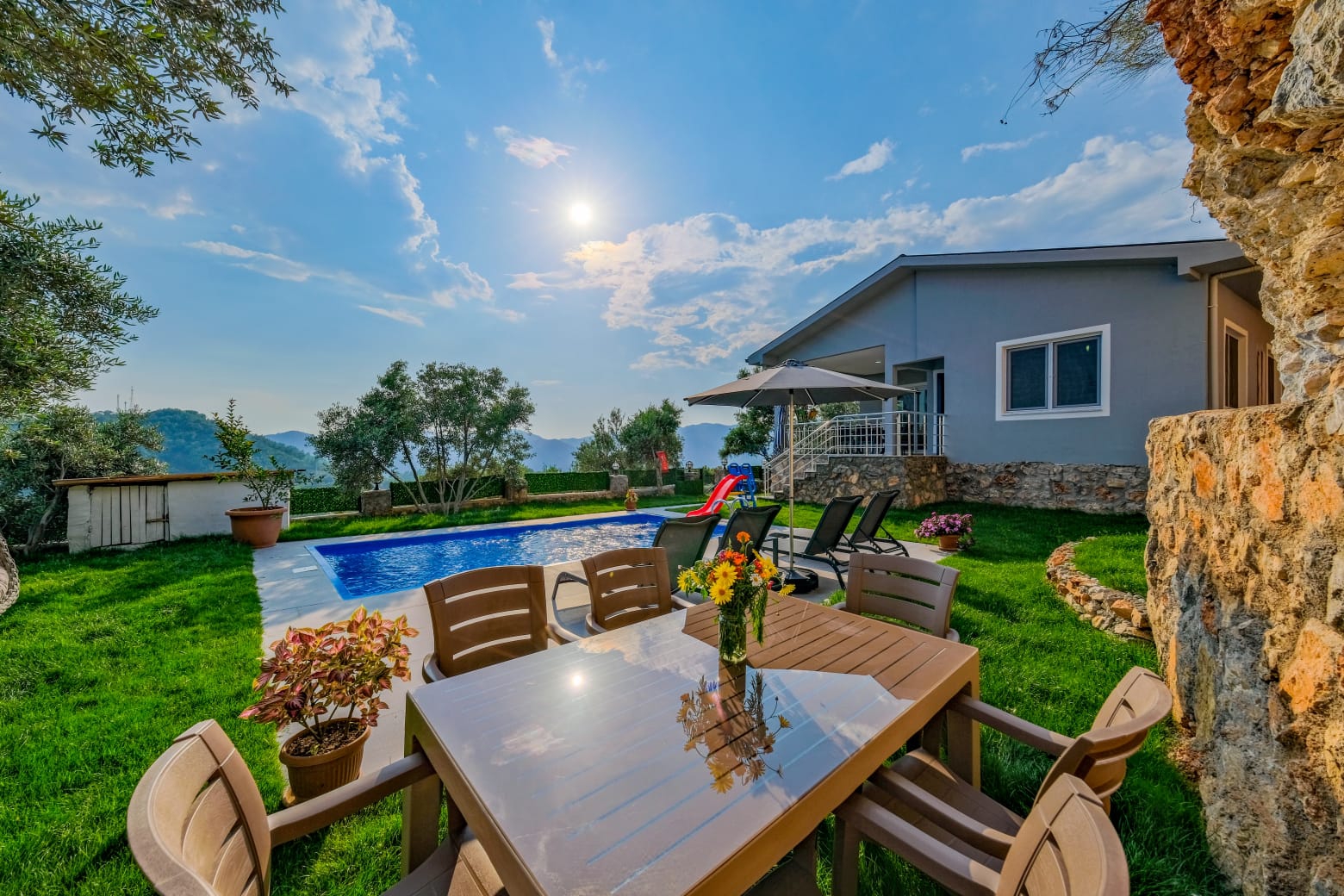 Villa Nefes|Geniş Ailelere Uygun|Muhafazakar Havuz - Vilbox