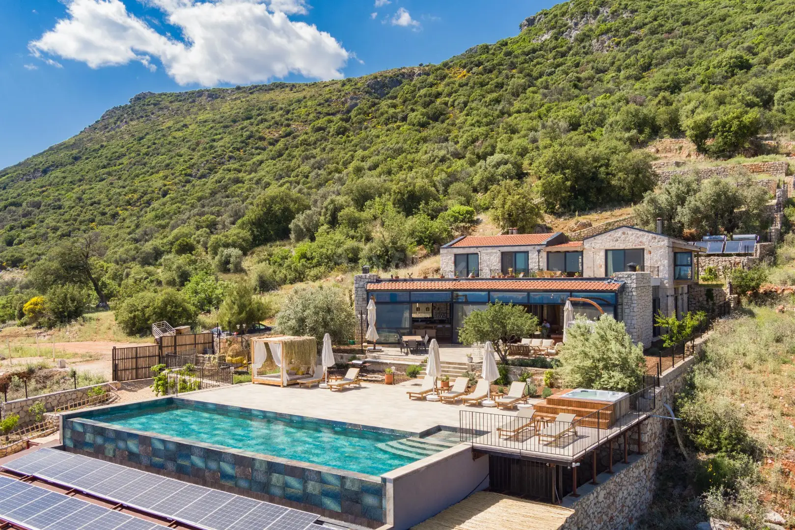 Villa Silver| Korunaklı Havuz Alanı| Deniz Manzaralı | Jakuzi - Vilbox