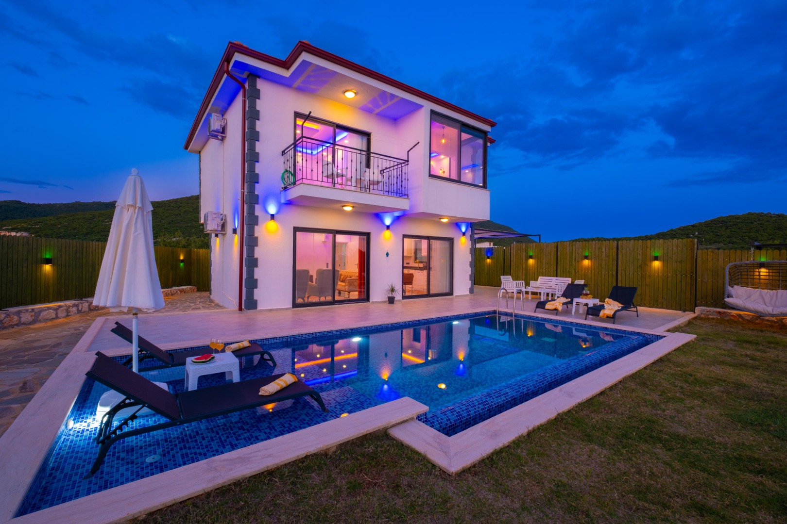 Villa Vela | Korunaklı Havuz Alanı | Jakuzi - Vilbox