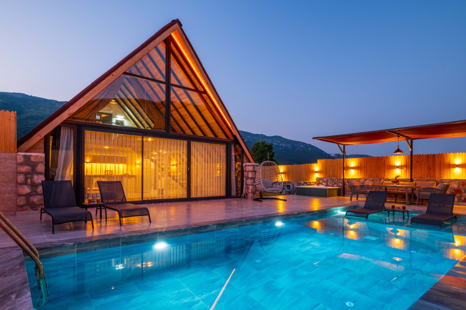 Villa Zeyna 1 | Korunaklı Havuz Alanı| Jakuzi - Vilbox