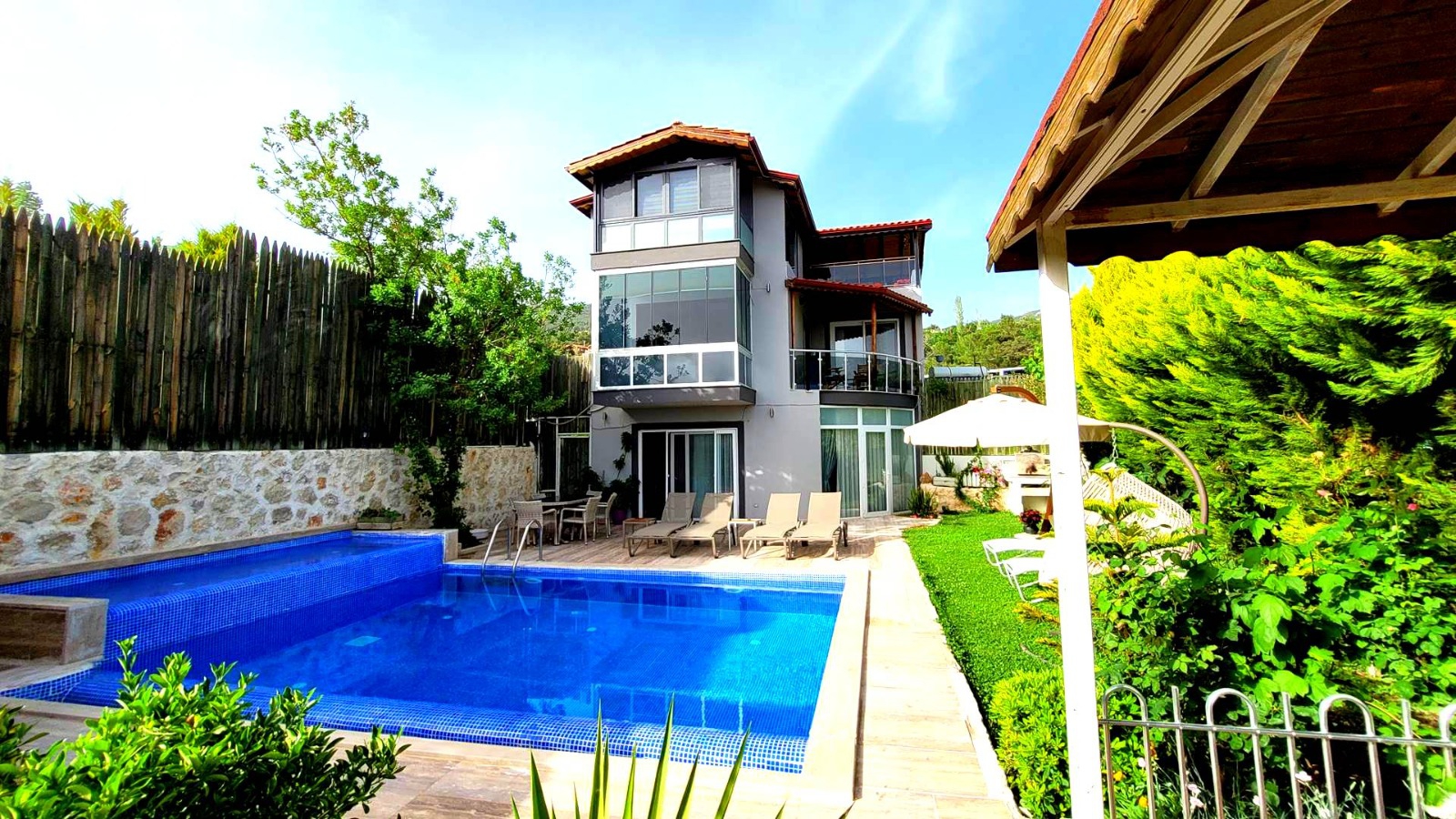 Villa Doğan|Korunaklı Havuz Alanı|Çift Jakuzi| Doğa Manzaralı - Vilbox