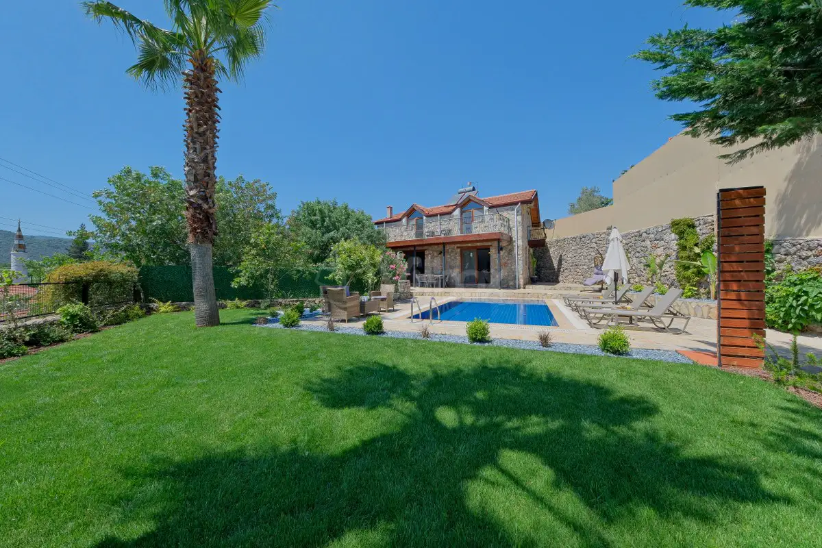 Villa Hades| Jakuzili |Muhafazakar havuz| Geniş Ailelere Uygun Villa | Geniş Bahçe